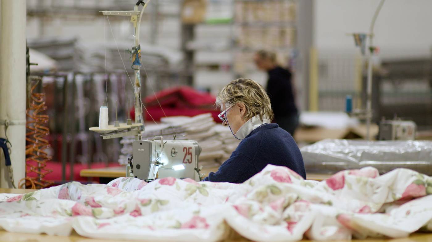 tinova-trapuntificio-copriletti-plaid-como-bordatura-cucitura (5)